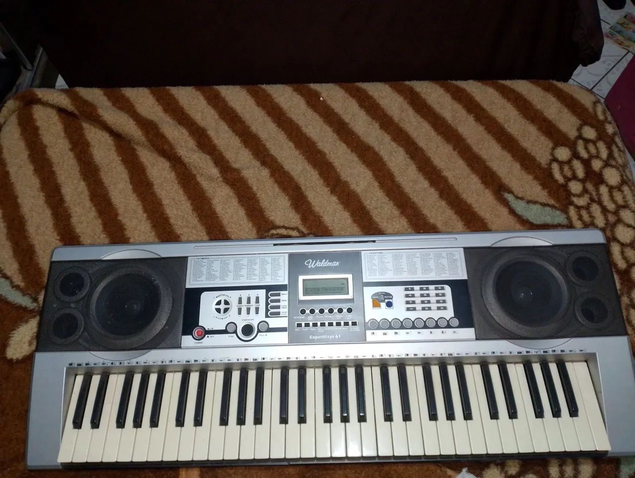 1 teclado com suporte,1 tv 32 polegadas  - Foto 3