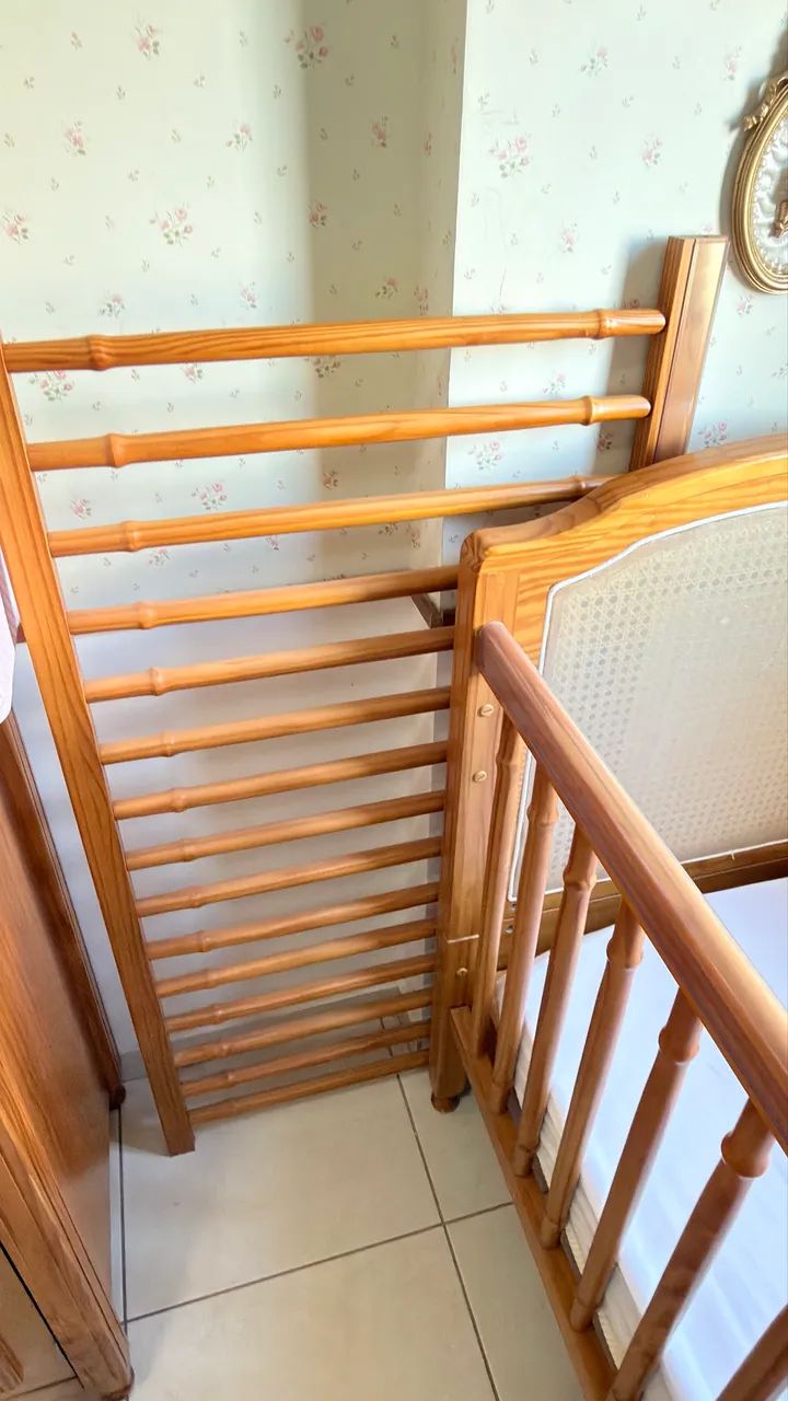 Berço/Cama Infantil em Madeira Maciça - Lindo e Conservado! - Foto 4