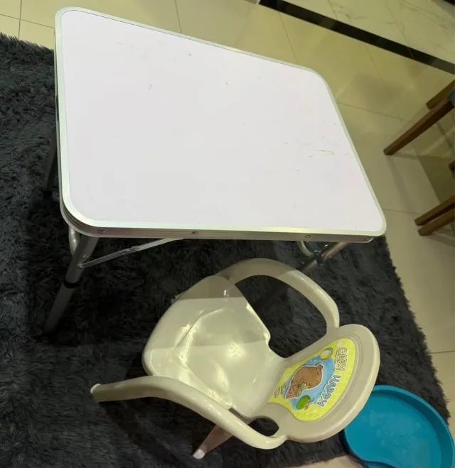 Mesinha e cadeira infantil