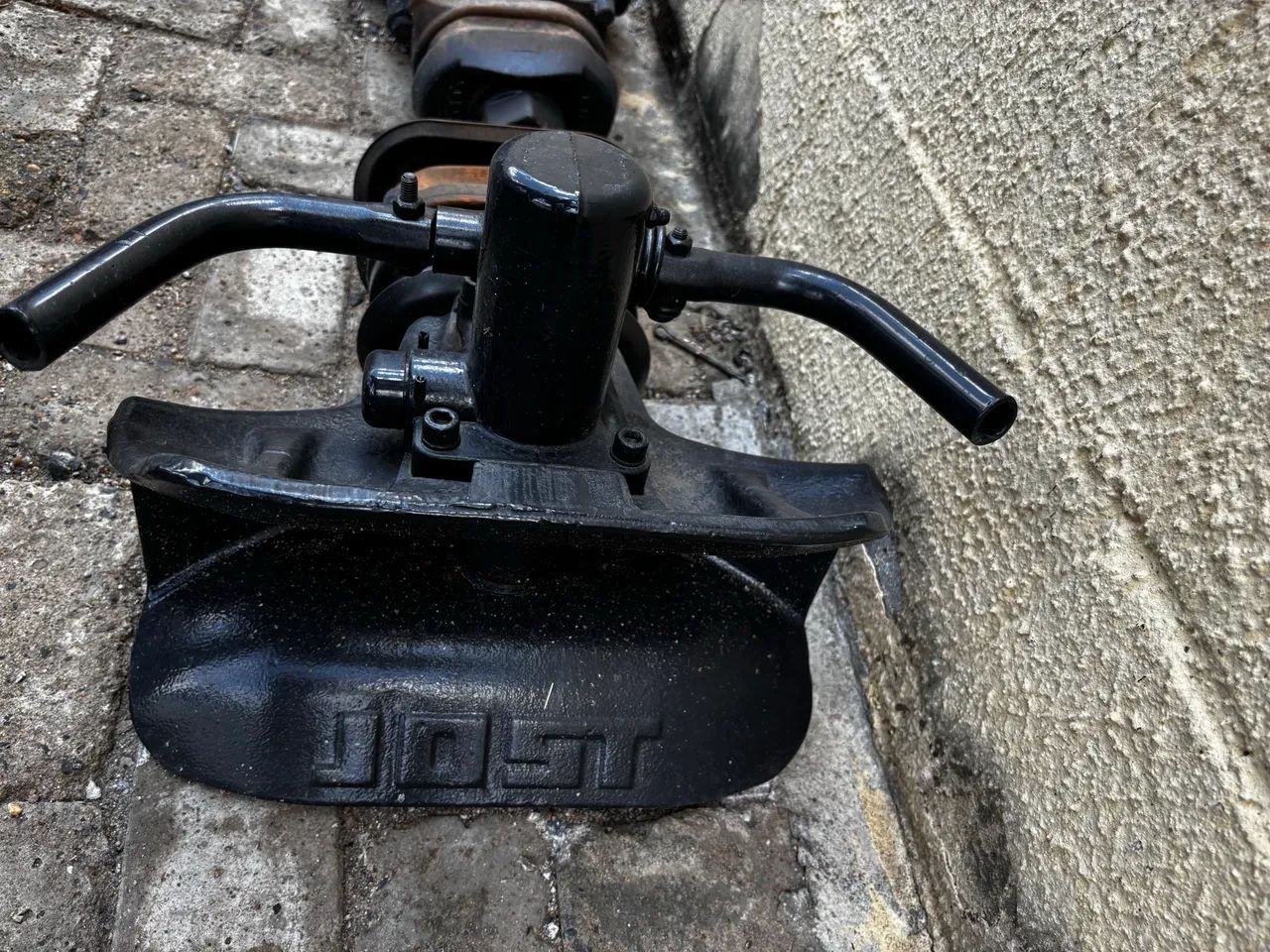 Engate automático boca de lobo Jost