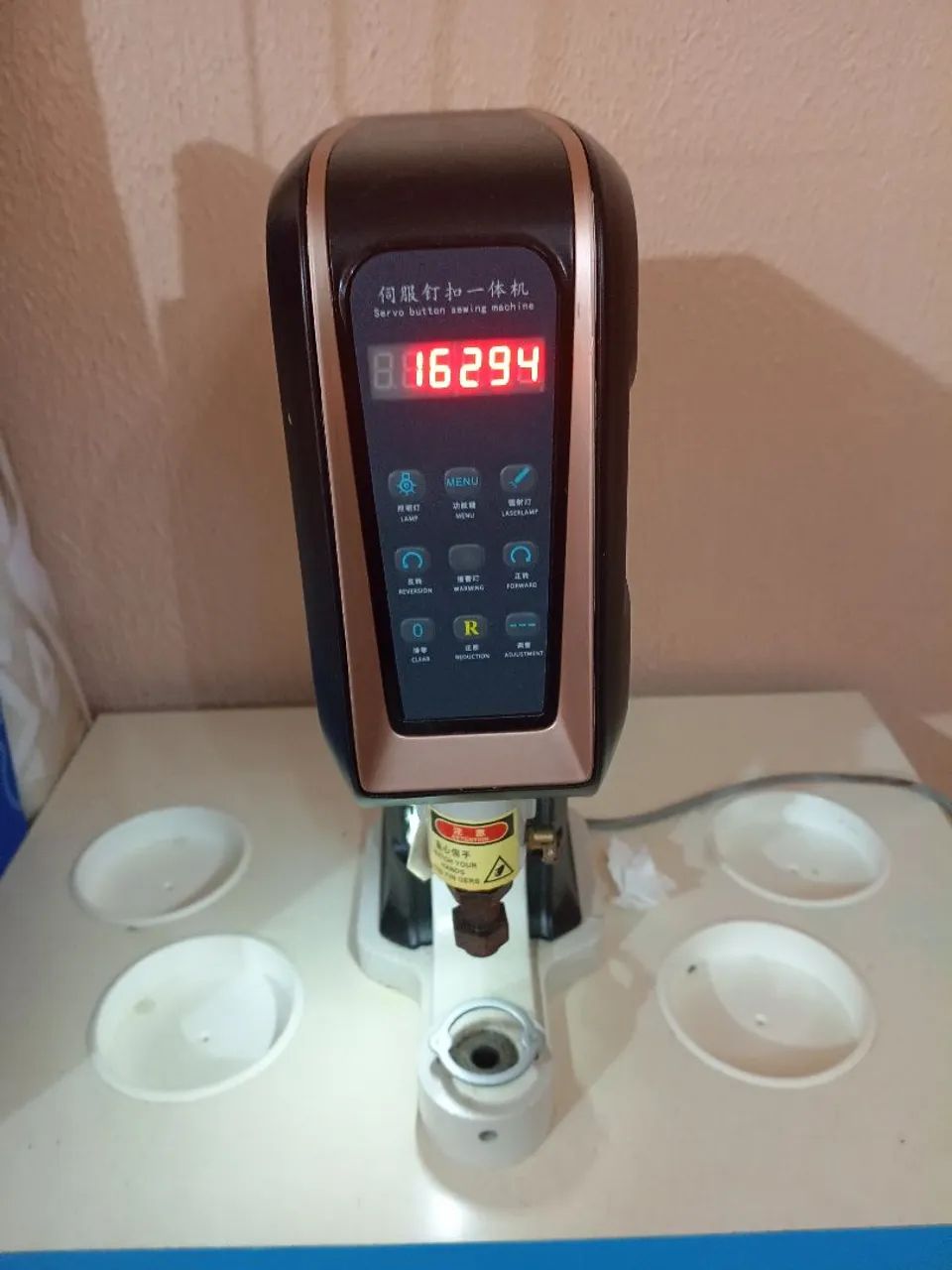 Baixou! Máquina de pregar botões de pressão e ilhoes eletrônica  - Foto 4