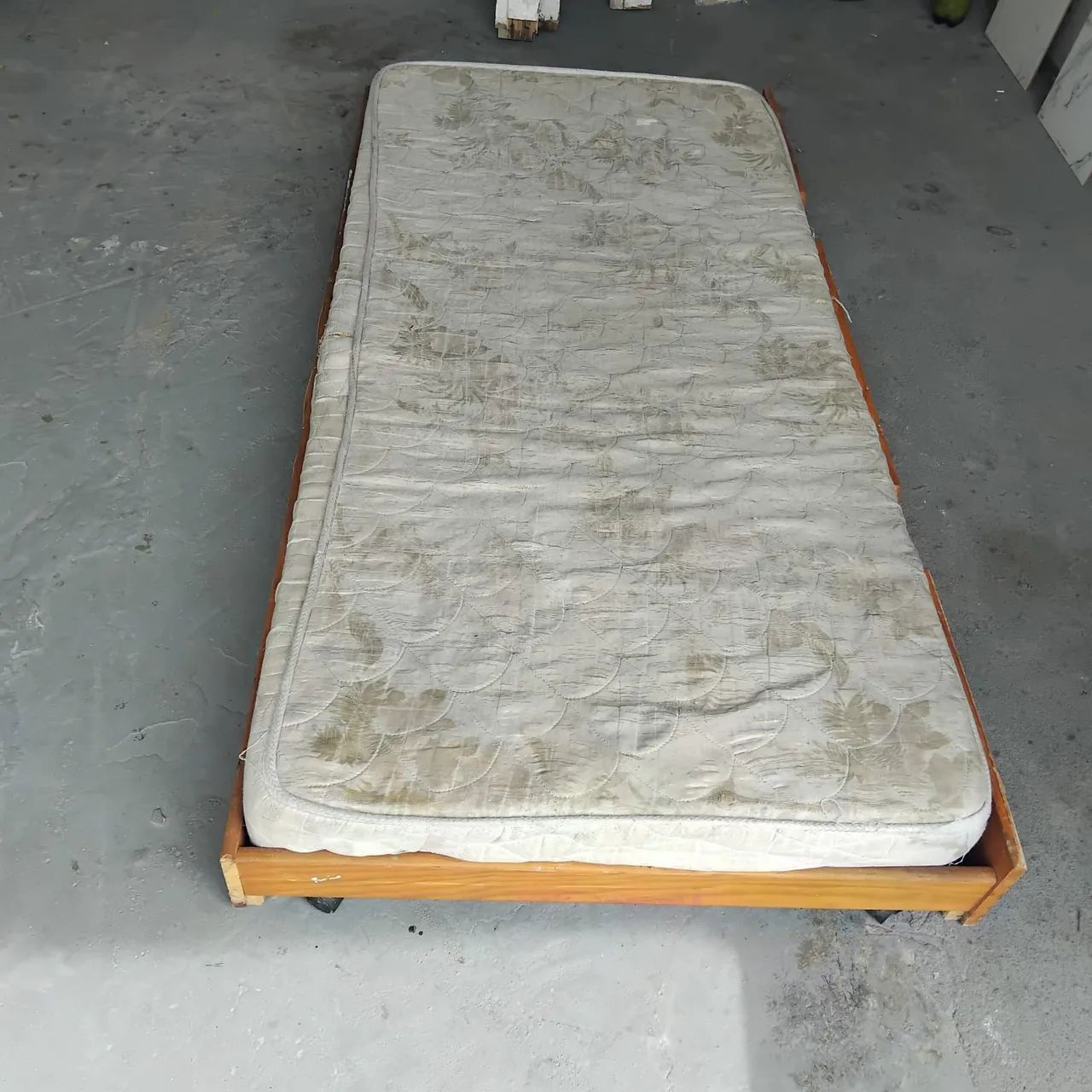 Cama de solteiro com colchão  - Foto 4
