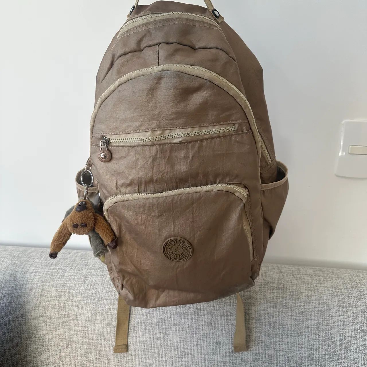 Mochila Kipling Original Dourada - Foto 4