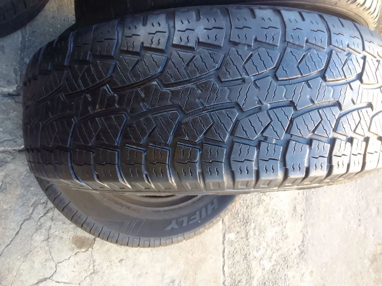 Pneu 235/70/16 - Foto 2
