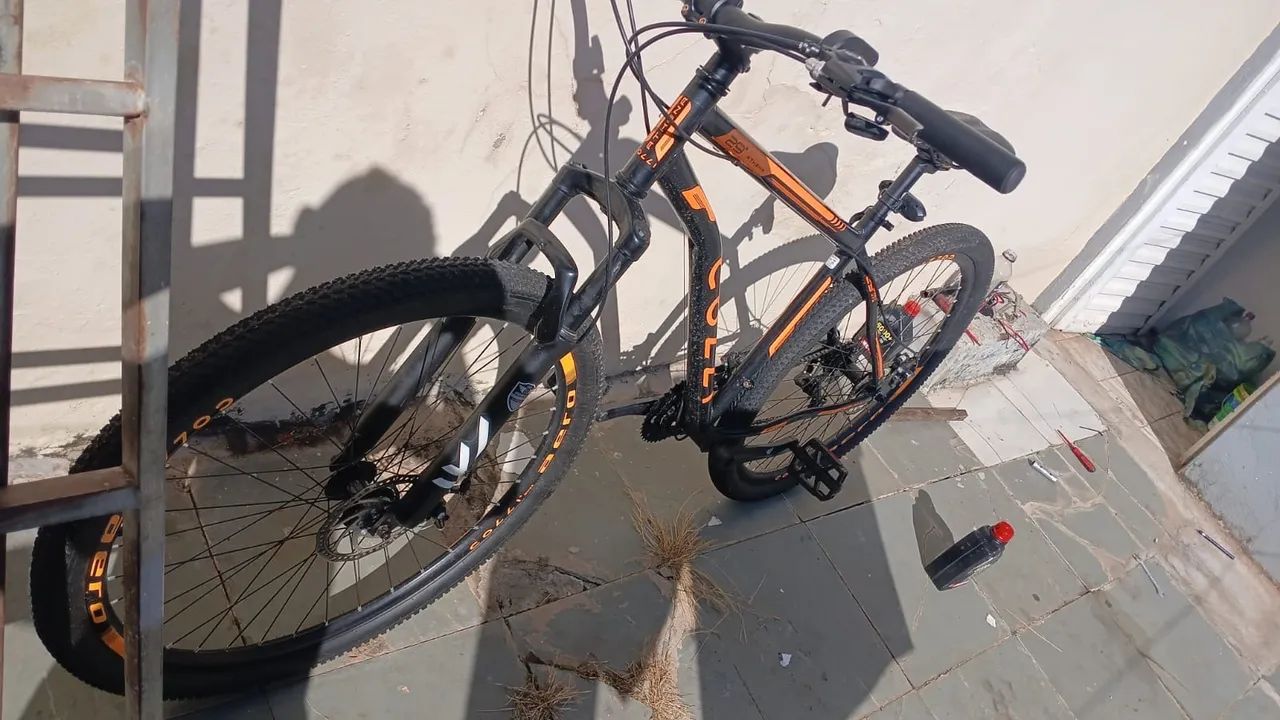 BICICLETA COLLI ARO 29 (usada por menos de 1 mês)