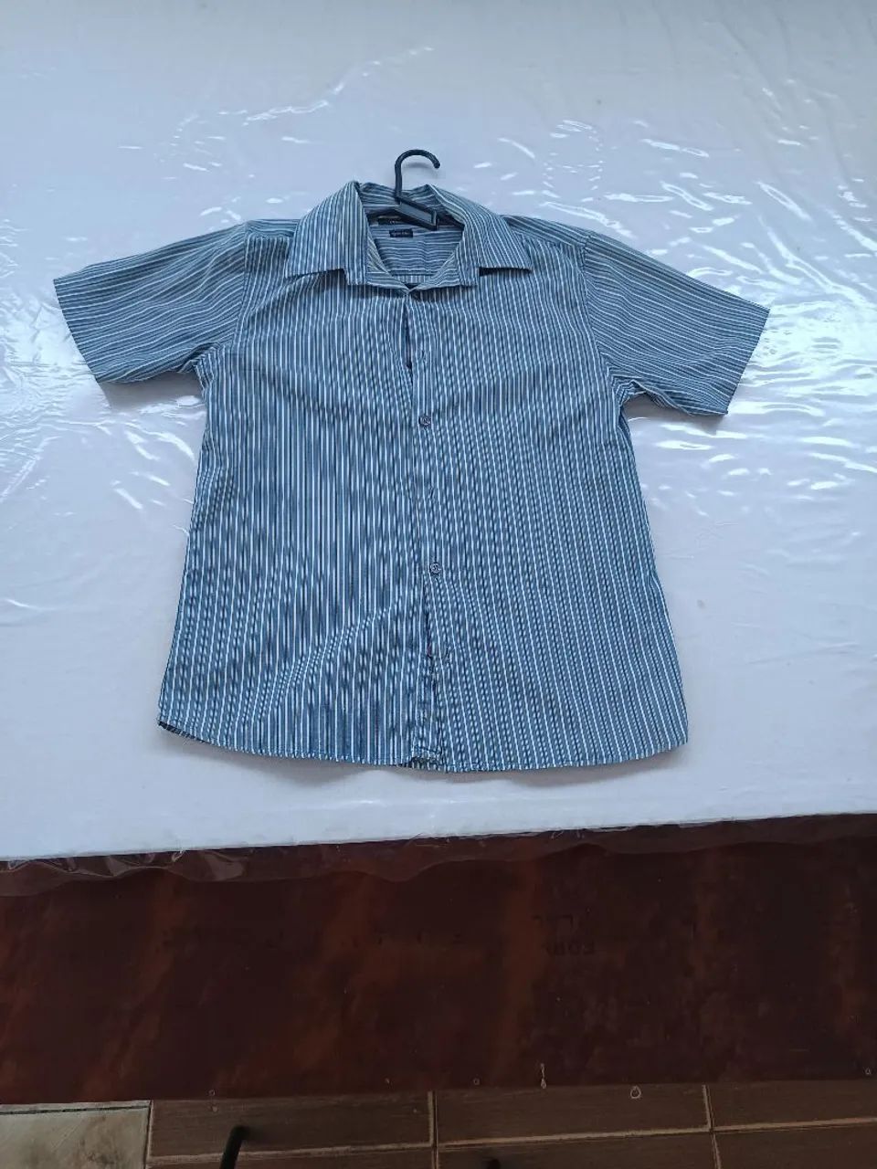 Camisas masculinas sociais.