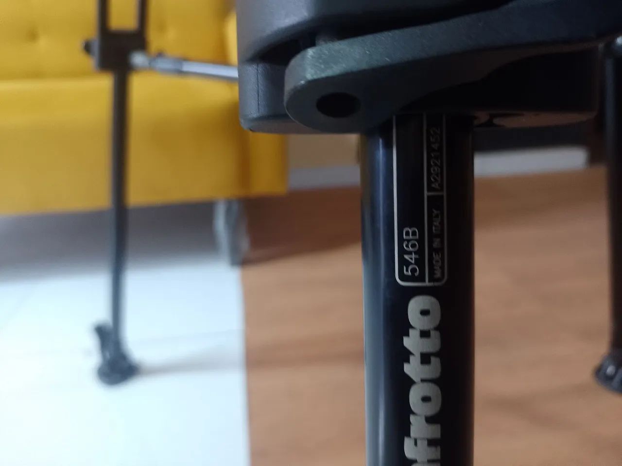 Tripé Manfrotto 546b com cabeça hidráulica  - Foto 4