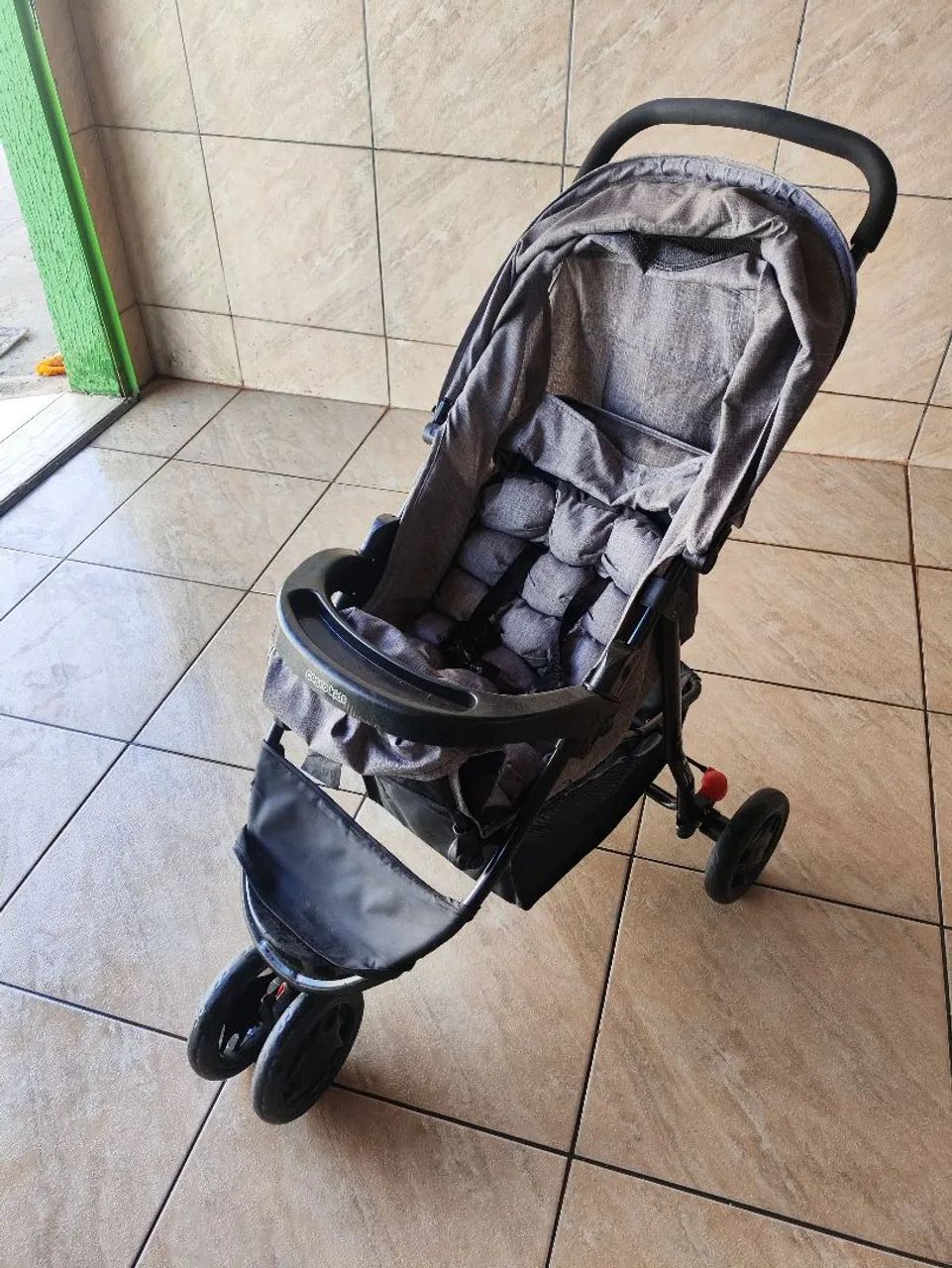Carrinho de bebê COSCO conservado