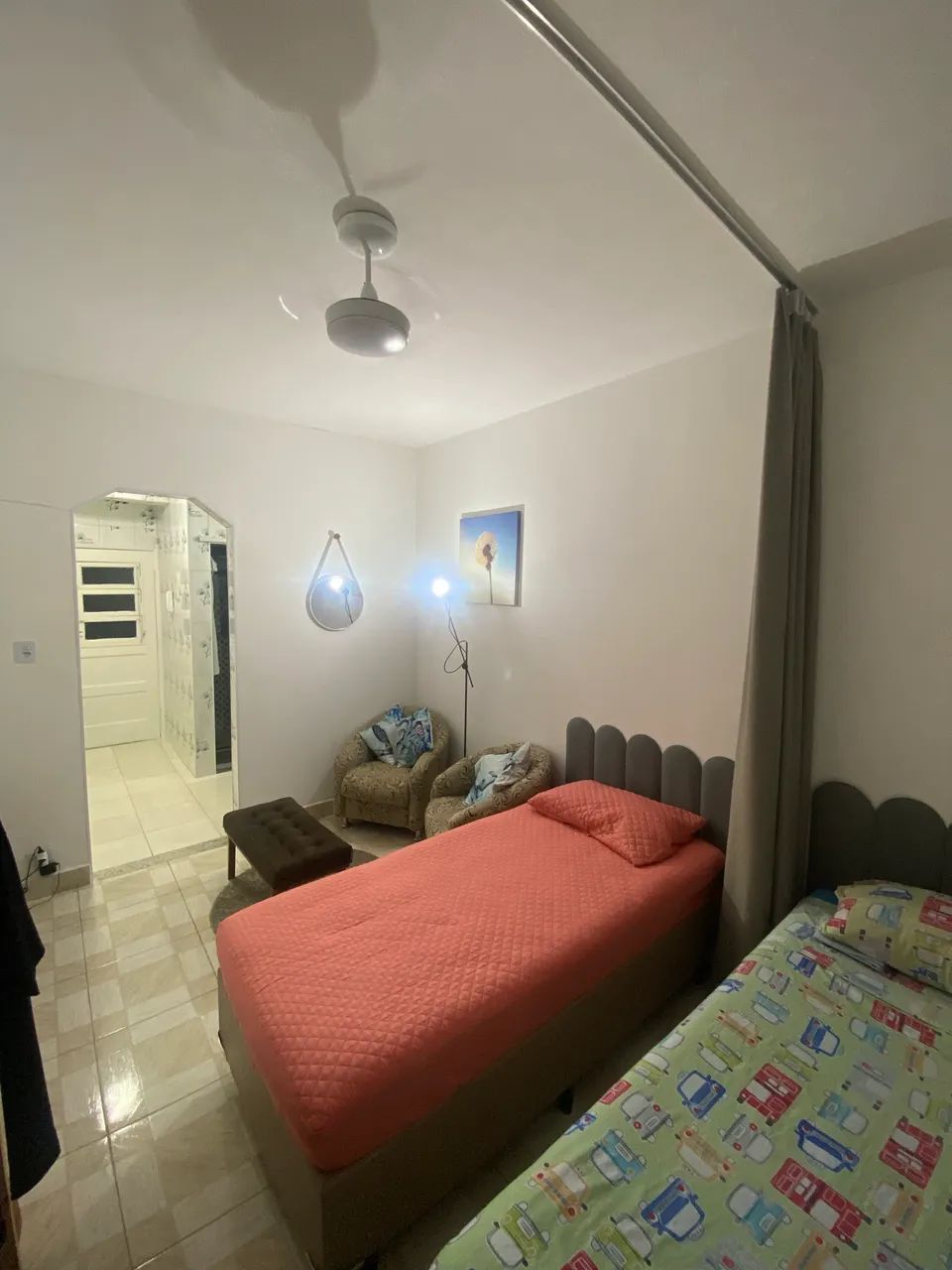 2 cama de solteiro, sendo uma baú  - Foto 2