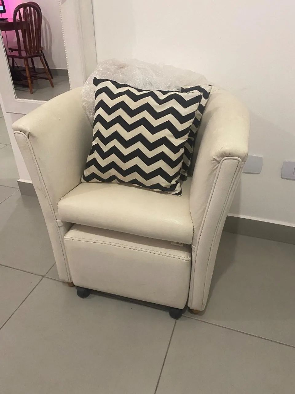 Poltrona de amamentação com puff - Foto 2