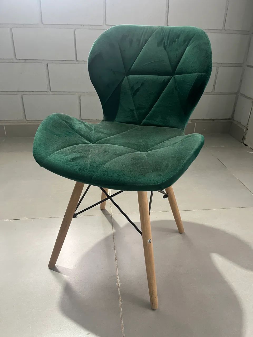 4 cadeiras sala de jantar veludo verde pé madeira  - Foto 2