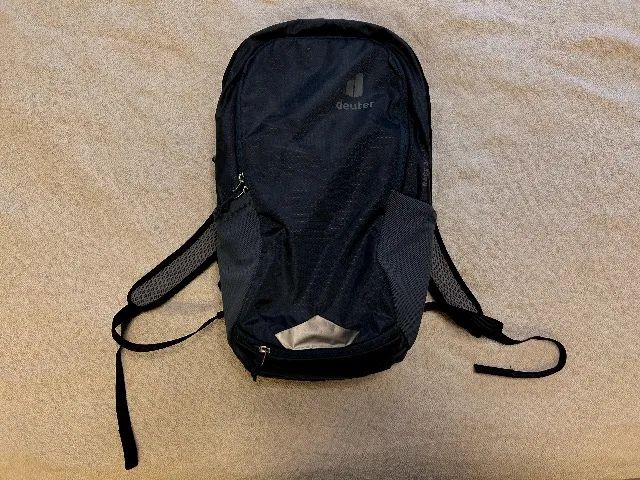Mochila de caminhada pequena Deuter