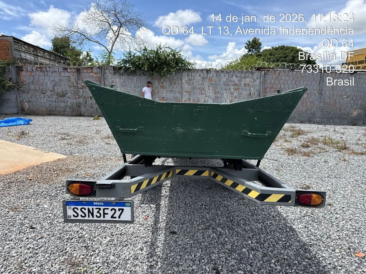 Barco reboque e motor 