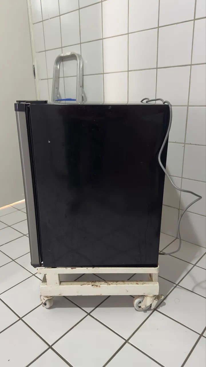 FRIGOBAR PHILCO PH85 - PLATINUM - Foto 3