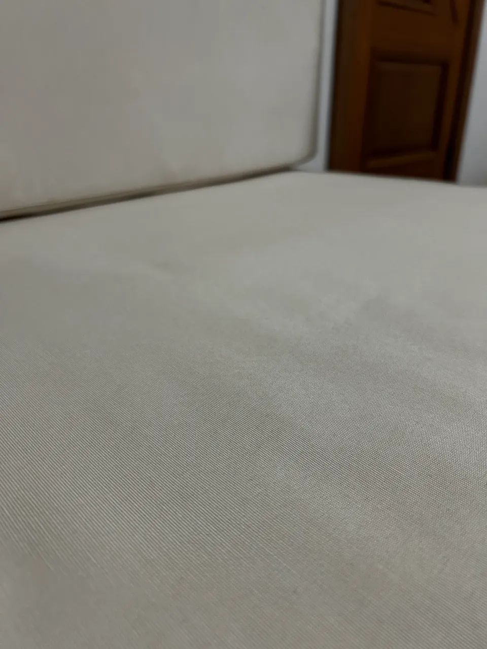     Poltrona Decorativa em Madeira Maci ça com Estofado Branco  - Foto 4