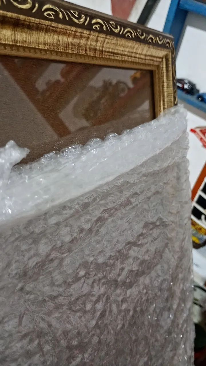 Moldura pra certificado A4 dourada trabalhada e com vidro  - Foto 3
