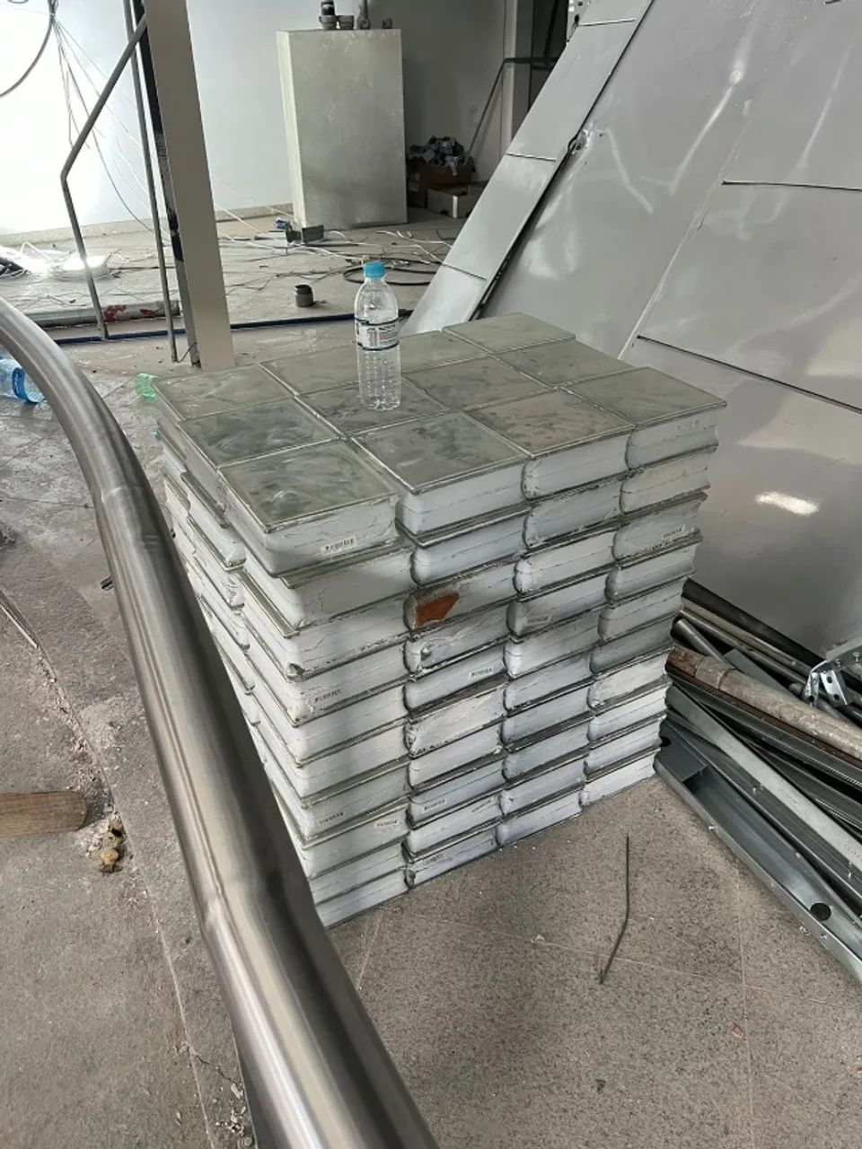 Tijolos de Vidro Incolor com Ondulações 19x19x8 cm - Foto 6