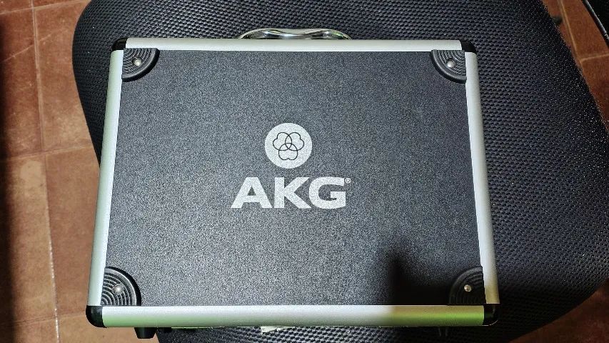 Case akg c214 Venda ou Troco por Memoria ddr 4 de 4 ou 8 giga