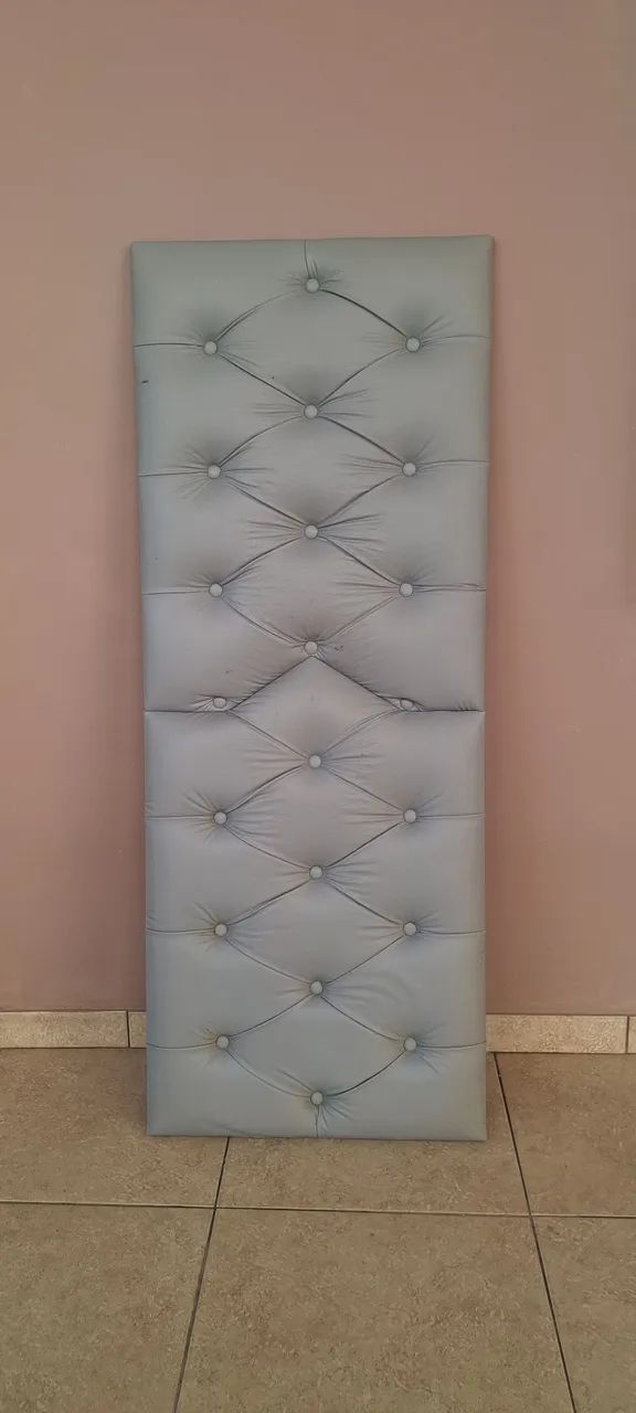 Cabeceira almofadada para cama de 1,38 casal cor cinza! - Foto 3