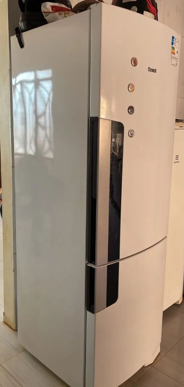 Vende-se uma geladeira semi nova  - Foto 2