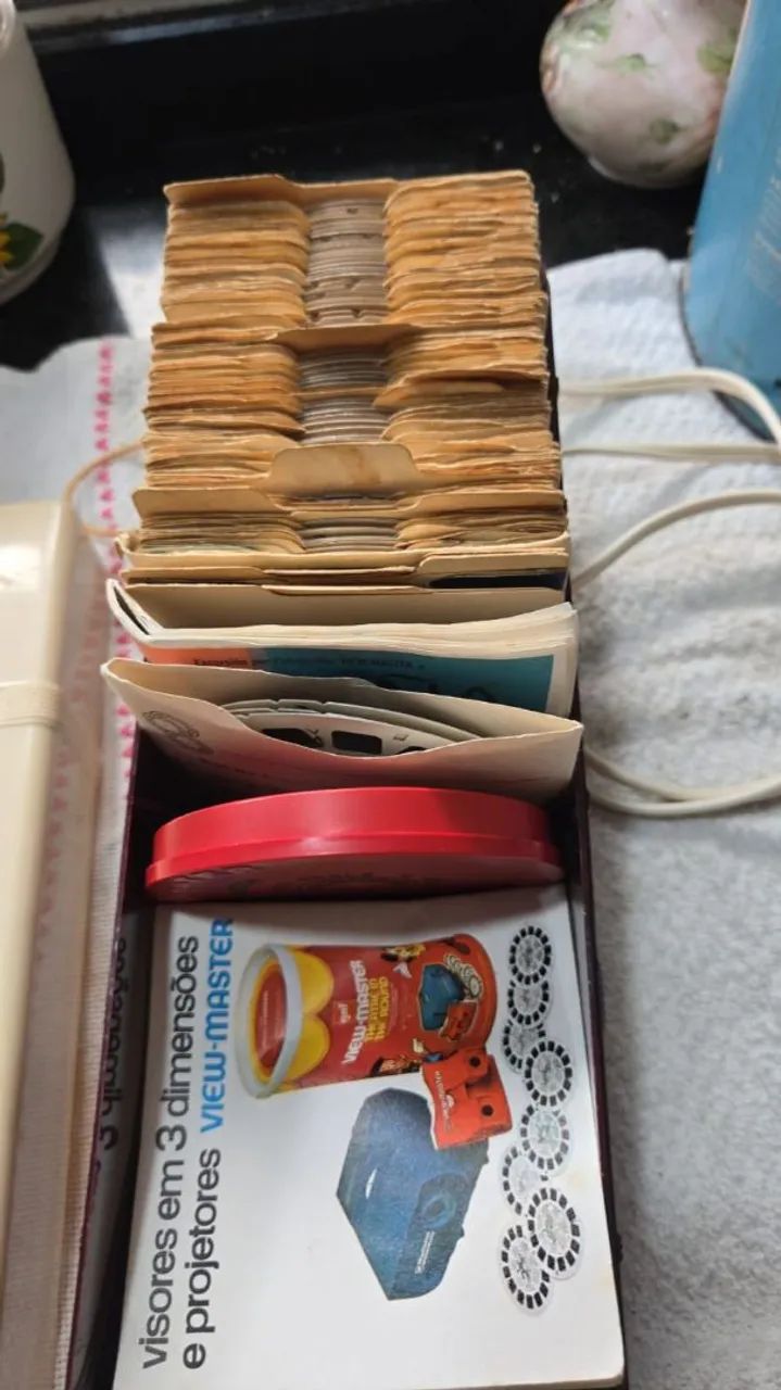 Relíquia View-Master: Projetor Vintage, Caixa com 50+ Discos e Lata Snoopy - Foto 5