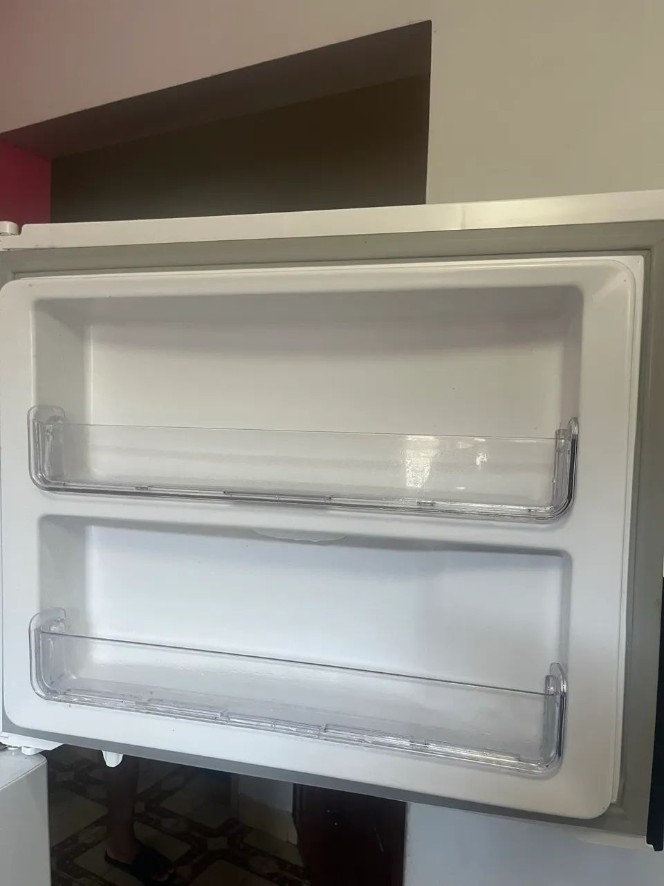 Vende-se geladeira semi nova - Foto 5