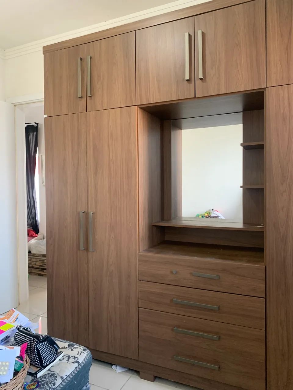 VENDE-SE / ACEITO TROCAS - GUARDA-ROUPA - Foto 3