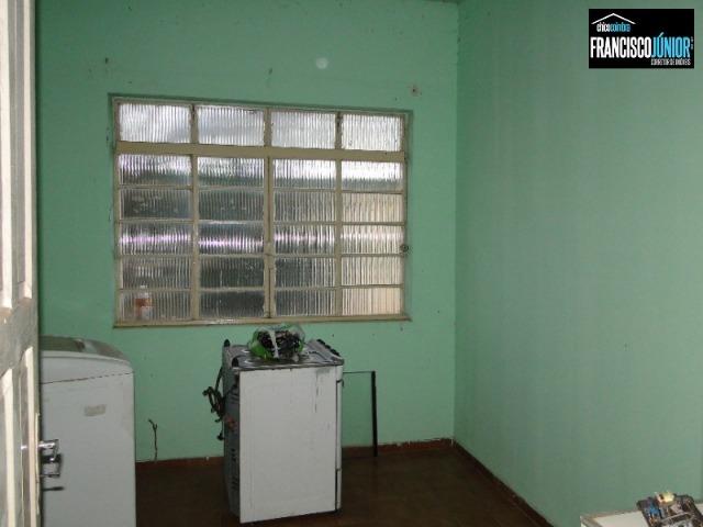 Casa no Setor Coimbra, 4 quartos, nascente e com ótima localização comercial e residencial - Foto 6