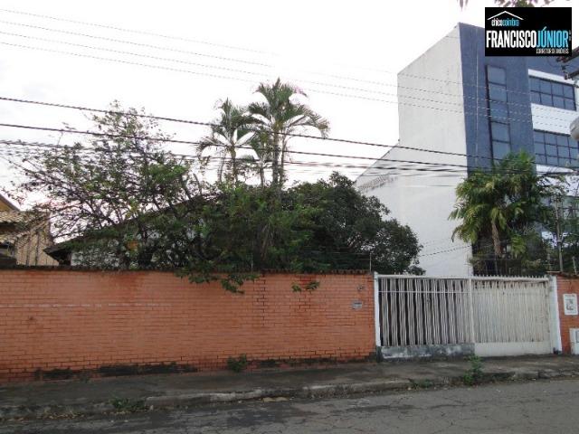 Casa no Setor Coimbra, 4 quartos, nascente e com ótima localização comercial e residencial