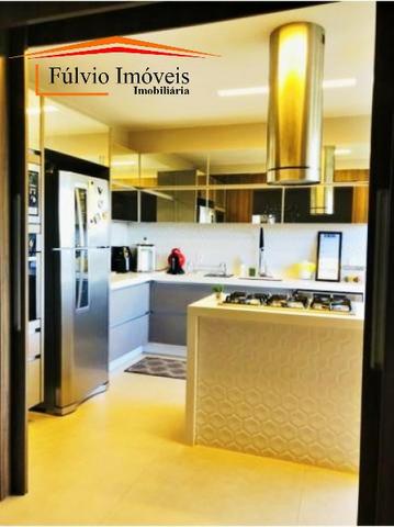 Magnífico sobrado, alto padrão, 4 quartos, completa armários, porcelanato e espaço gourmet - Foto 9