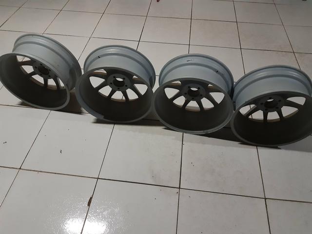 Roda 17 ,5 furos, 600 r$ para vender HOJE