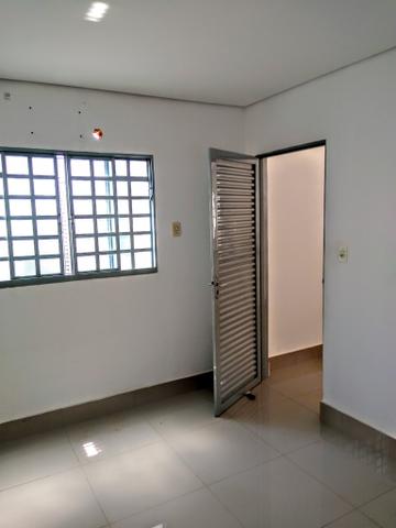 Kitnet locação ,toda no piso porcelanato, 700 reais - Foto 3