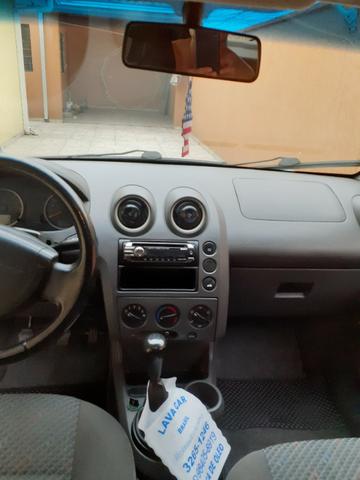 Fiesta class 1.6 2005 com gnv - Foto 3