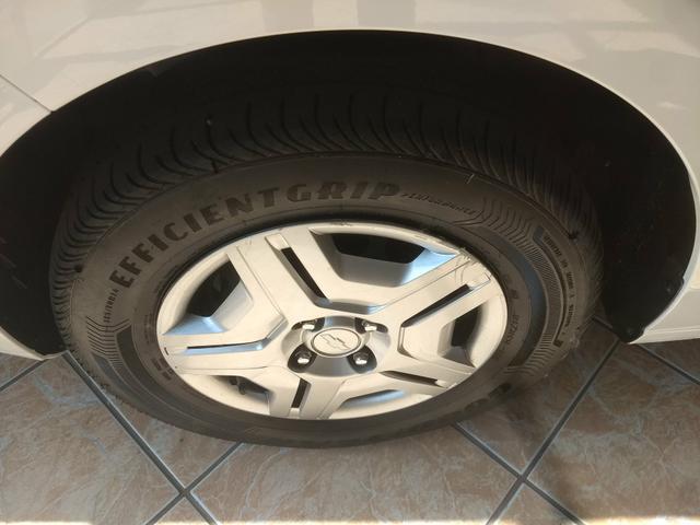 Onix Joy 1.0 2015 37000 completo !!!muito conservado !! - Foto 2