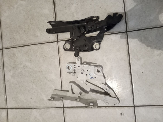 Dobradiça braço do capô bmw 320i (preço unitário)