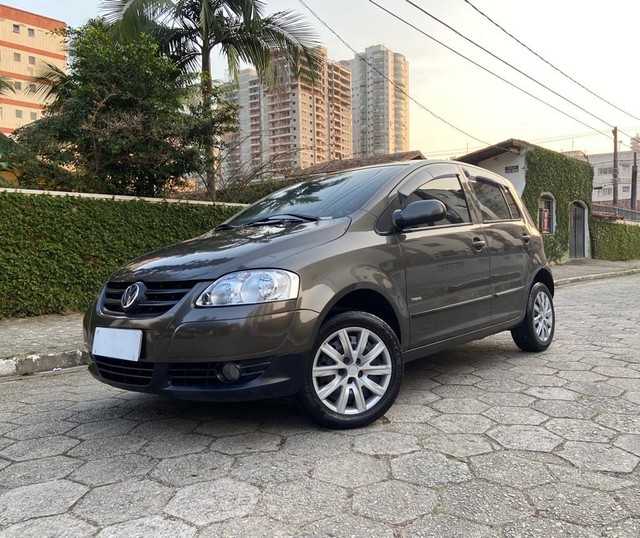 VOLKSWAGEN FOX 1.0 2010 COMPLETO FINANCIA 