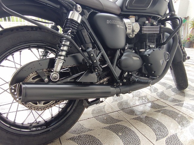 LINDA TRIUMPH BONNEVILLE T120 BLACK/ 2020/ NOVA