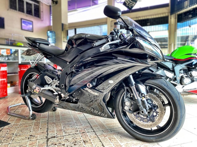 YAMAHA R6 AKRAPOVIC FULL