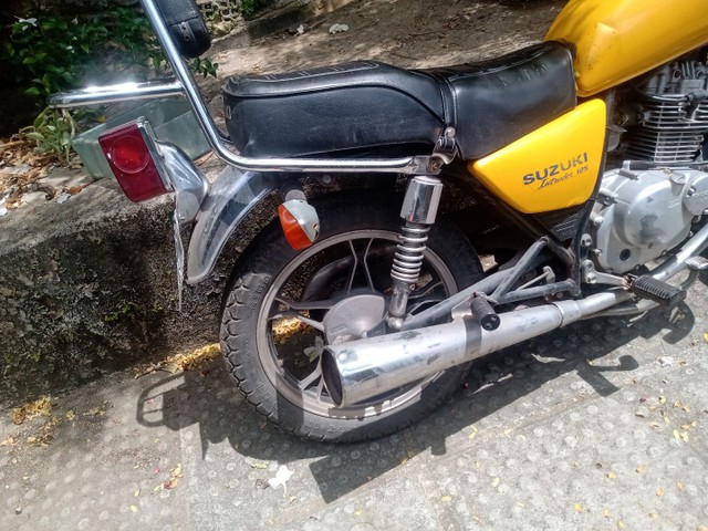 MOTO SUZUKI