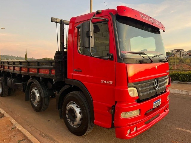 + Caminhão Mercedes-Benz atego 2425