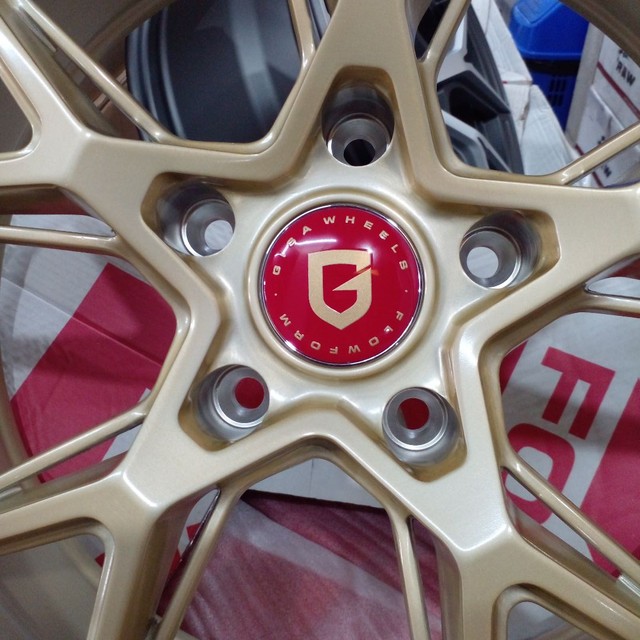 Roda Roda Gisa Flow Form Glória P/ Boxster Dourado 5x130 - 20x8,5 e 10,5 - Foto 4
