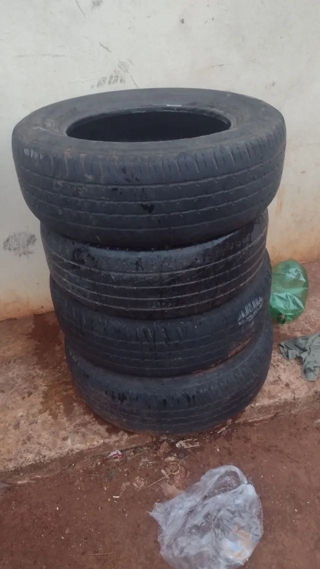 Atenção 4 pneus por 50$$$$