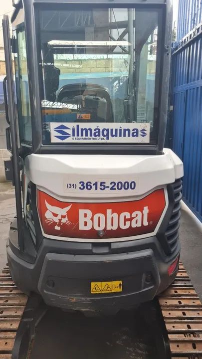 Mini Escavadeira Bobcat Mod. E26 Ano 2022 738.4h c/ ar condicionado - Foto 2