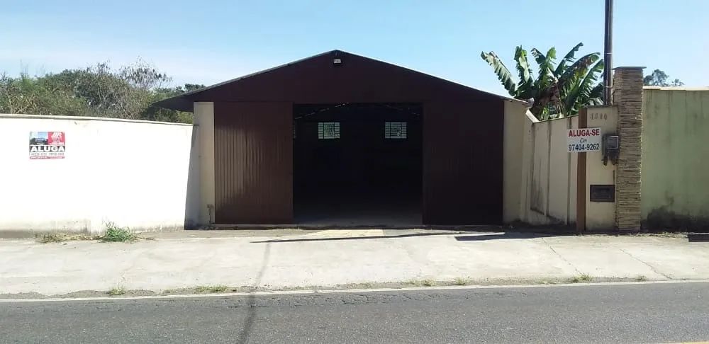 Galpão amplo e arejado para locação!