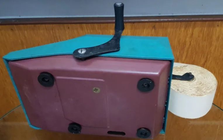 Antiga Calculadora Olivetti mecânica Vintage década de 50  - Foto 3