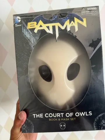 Vendo - HQ importada Batman com máscara
