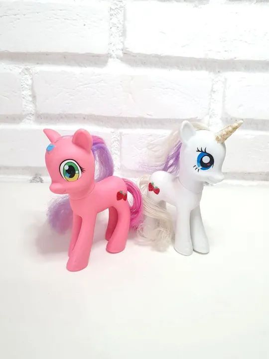 2 lindos pôneis de brinquedo 