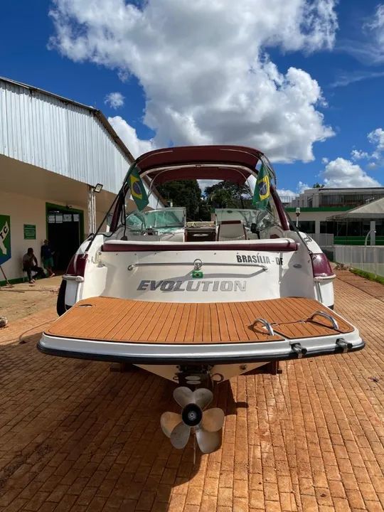 lancha evolution 265 pés  ano 2005 com 723hrs mercruiser 5.0 com deck ampliado - Foto 5