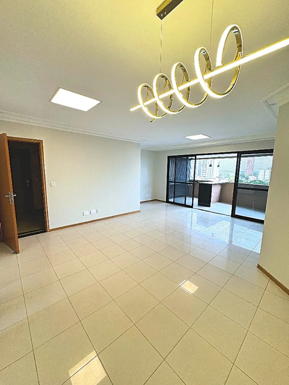 Apartamento com 4 suítes (com sacada) 184 m² Alto Padrão Edifício Denver São Brás Belém