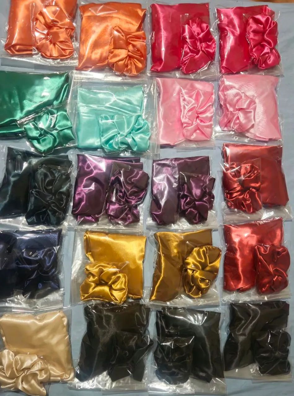 Kit touca e xuxinha de cetim 